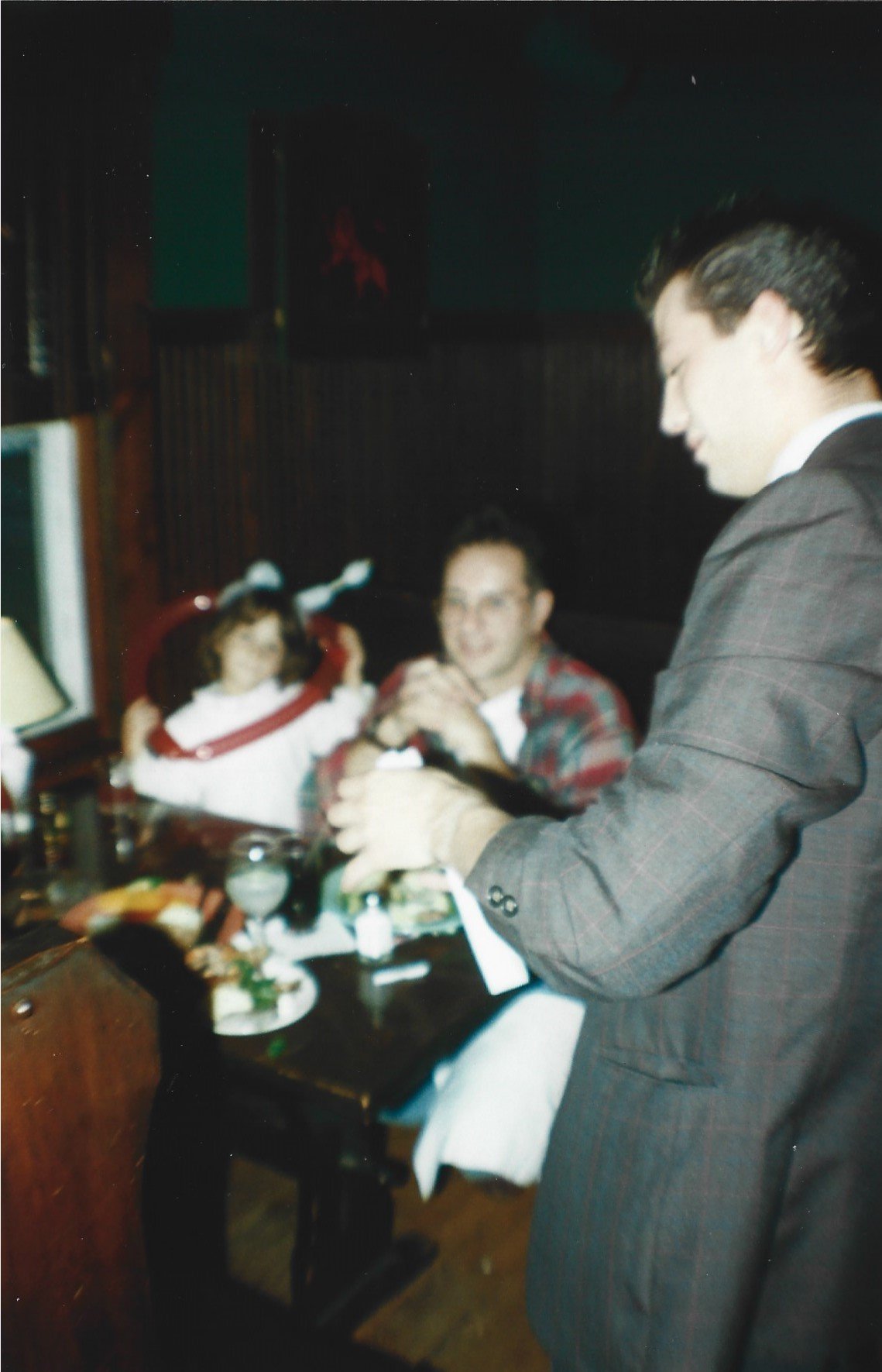 Mo Magic mid-routine with a laughing crowd